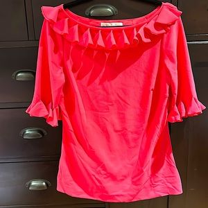 Beautiful tunic top in a bright salmon-pink.